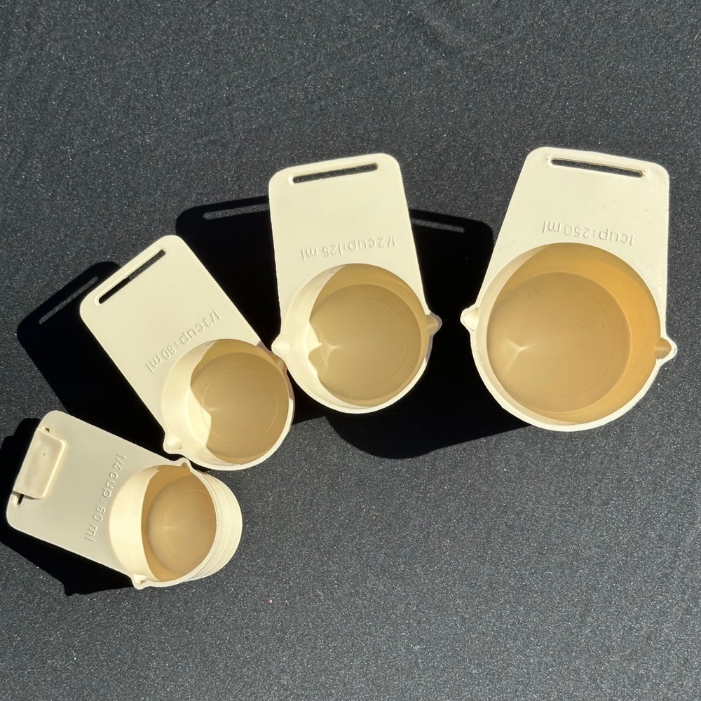 Tupperware Measuring Cups Set 4pc Almond Cream Vintage Good Nesting Spouts